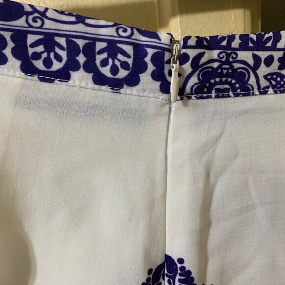 Lily Whyt Blue and White Fine China High Waisted Shorts Size 8 - Picture 14 of 14